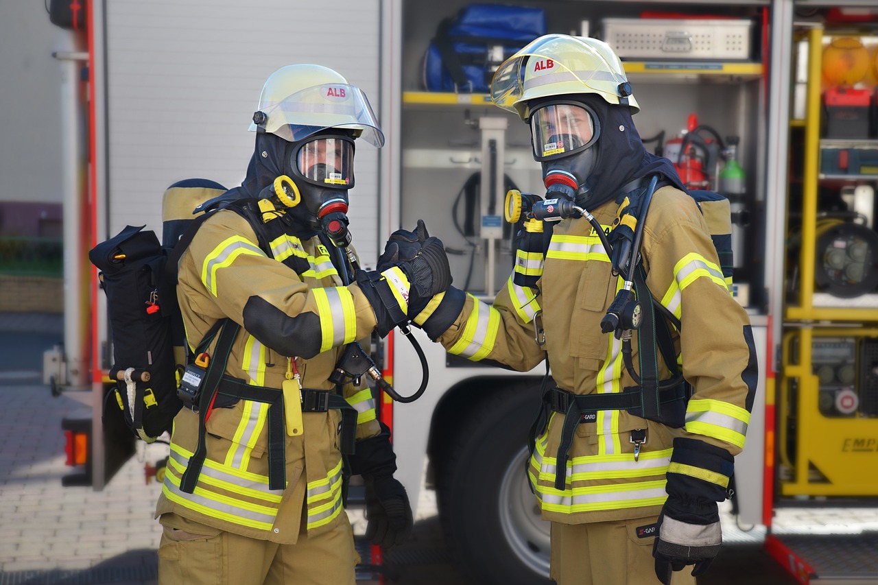 pompiers équipés d'un détecteur 4 gaz